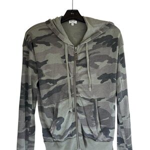 Splendid Green Camouflage Zip-Up Sweater